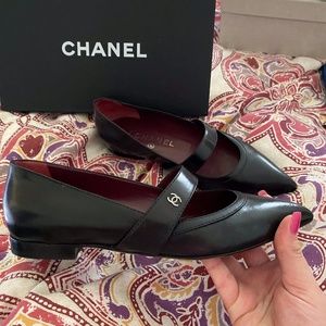 VINTAGE CHANEL POINT BLACK FLAT SHOE W/ ST…